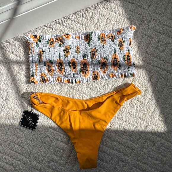 Junior Bikini - Picture 1 of 5